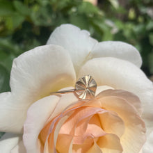 Load image into Gallery viewer, Bloom Ring