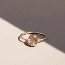 Load image into Gallery viewer, Oregon Sunstone Solitaire Ring