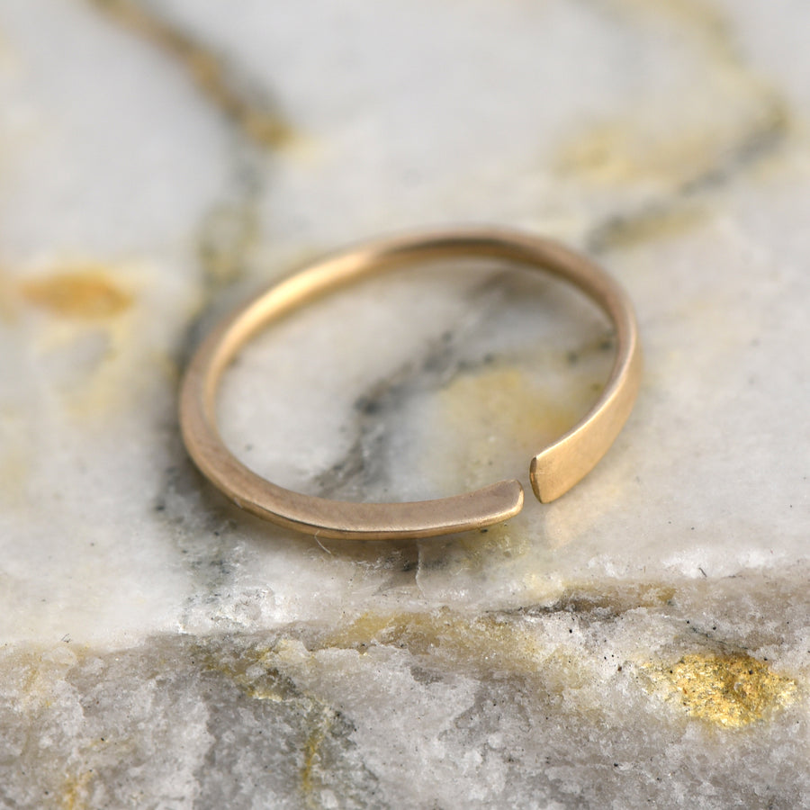 Enso Rings Gold Golden Enso Ring – BRITTA AMBAUEN