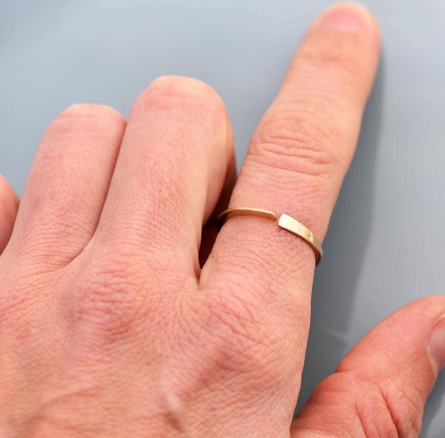 Enso Rings Gold Golden Enso Ring – BRITTA AMBAUEN