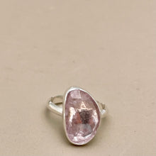 Load image into Gallery viewer, Morganite Delight Ring
