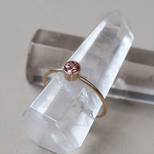 Petit-Solitaire Ring in Rose Zircon