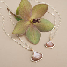 Load image into Gallery viewer, Sunstone Nostalgia Necklace
